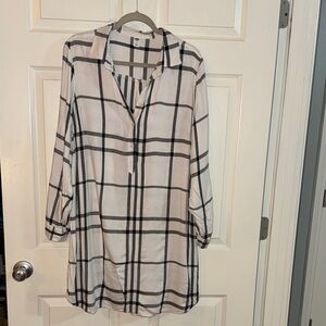 Old Navy Black & White Plaid Roll-Tab Tunic